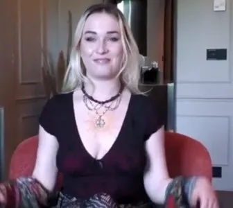 she just want to chill and fuck Lil Elfie
